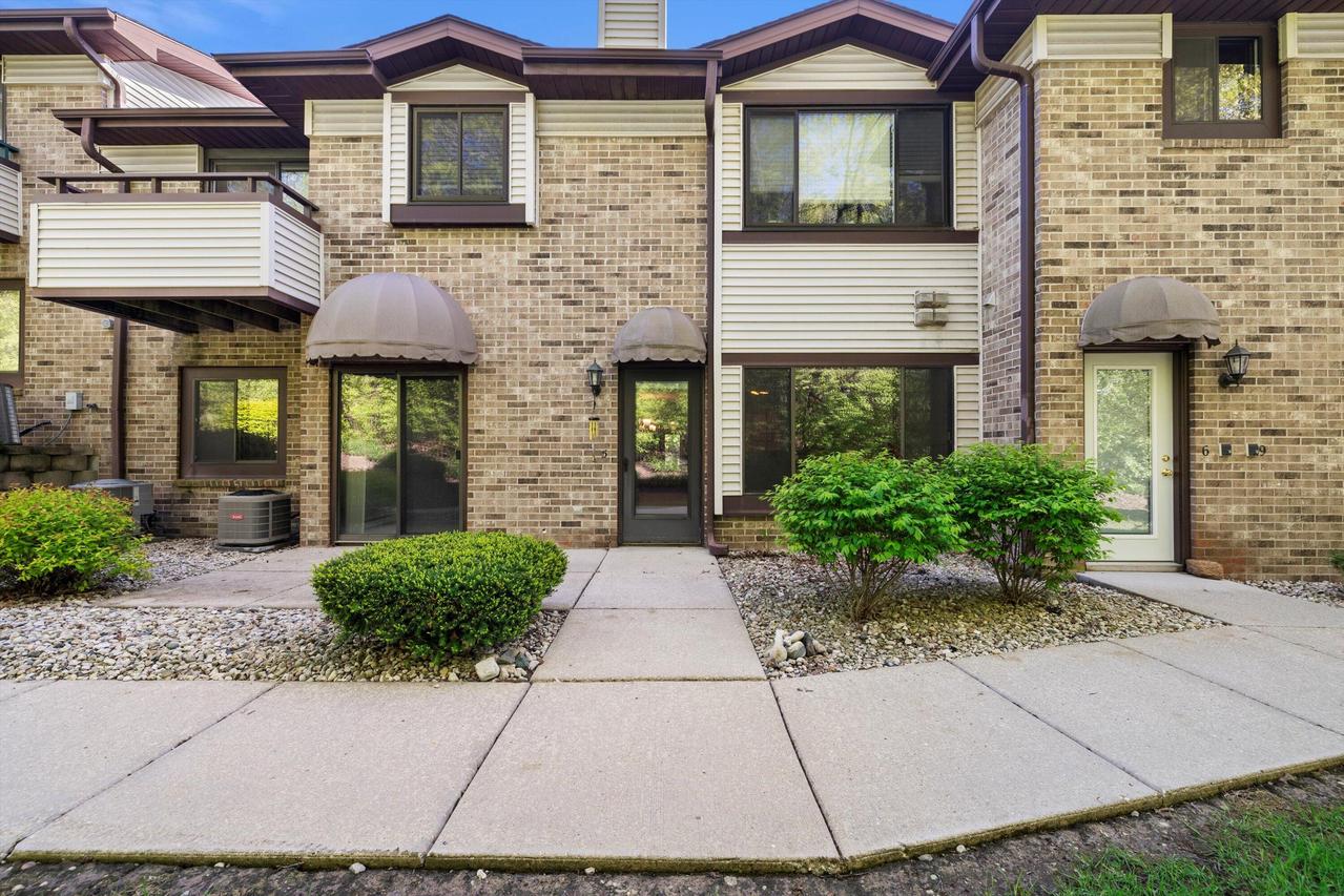 3220 Wood Rd #5, Mount Pleasant, WI 53406