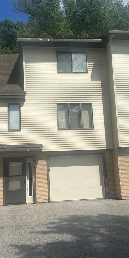 5241 S 33rd St #9, La Crosse, WI 54601
