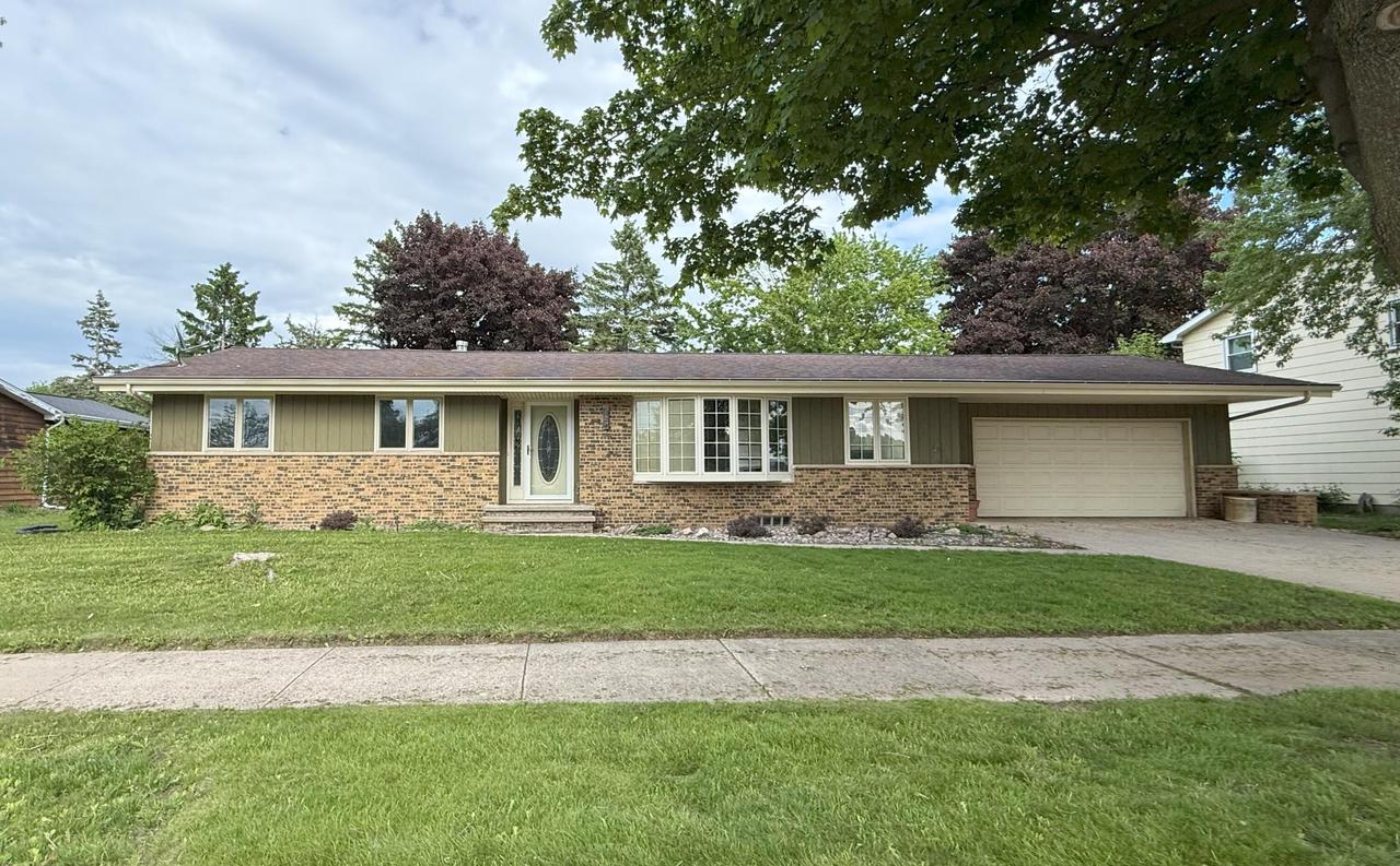 1124 Tullar Rd, Neenah, WI 54956