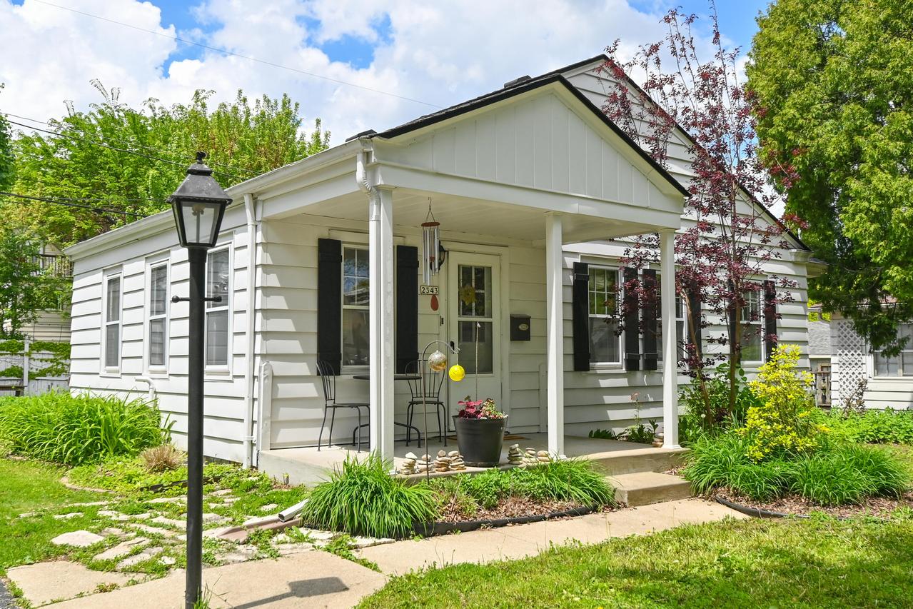 2343 N 71st St, Wauwatosa, WI 53213
