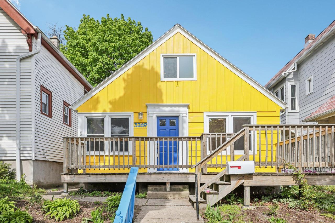 3269 N Oakland Ave, Milwaukee, WI 53211