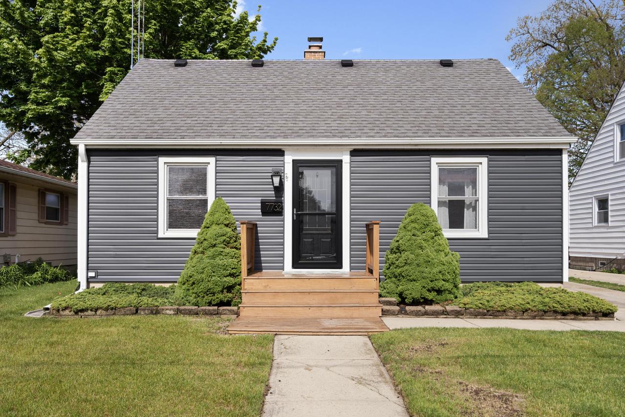 7732 10th Ave, Kenosha, WI 53143