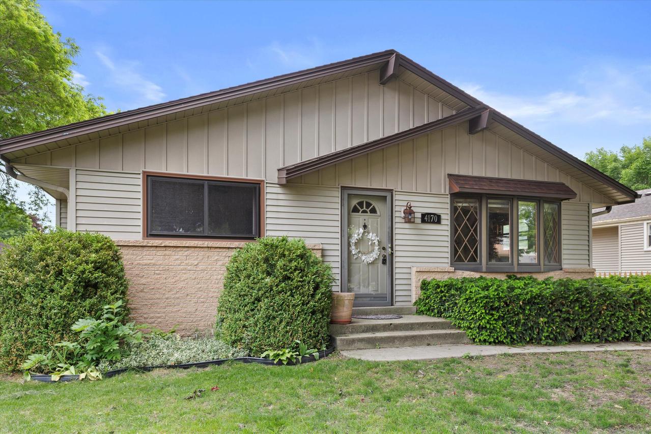 4170 S 67th St, Greenfield, WI 53220