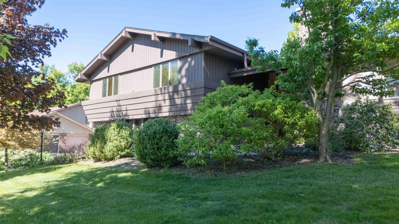 1380 Independence Dr, Brookfield, WI 53045