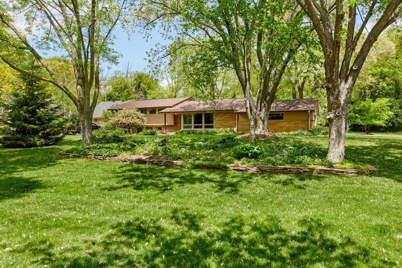 11716 W Meinecke Ave, Wauwatosa, WI 53226