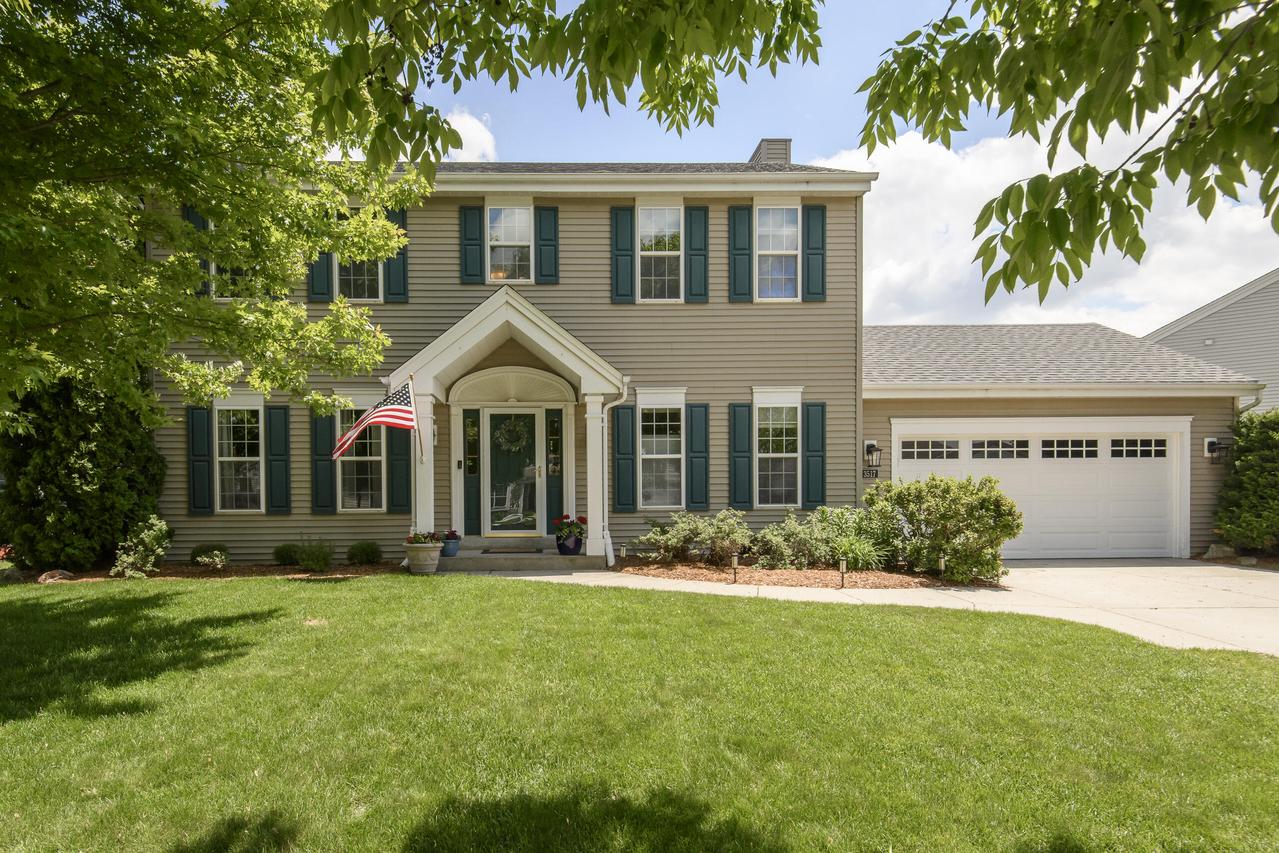3517 Rivers Crossing, Waukesha, WI 53189