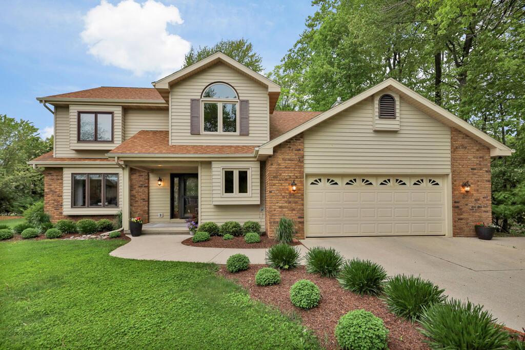 2132 Hunters Ridge, Manitowoc, WI 54220