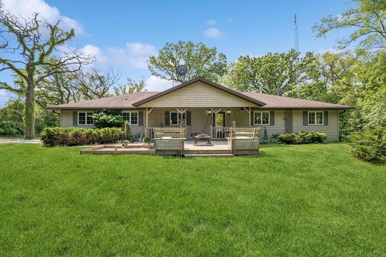 W6399 Brick Church Rd, Walworth, WI 53184