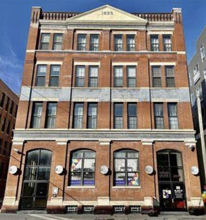 1017 S 2nd St #302, Milwaukee, WI 53204
