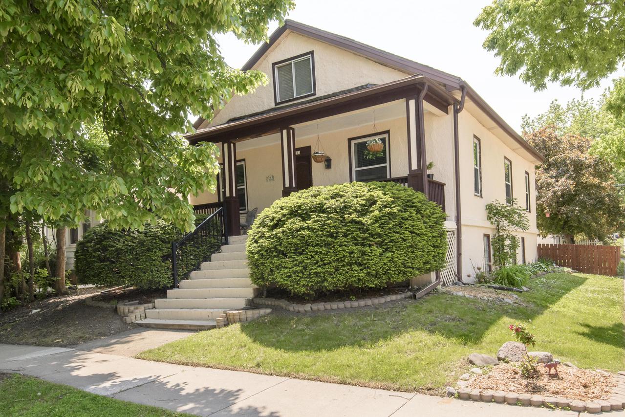 2203 S 69th St, West Allis, WI 53219