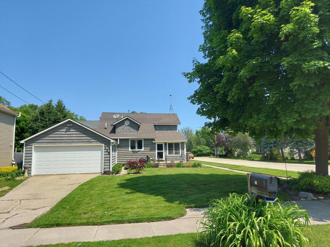 138 Milwaukee St, Neosho, WI 53059