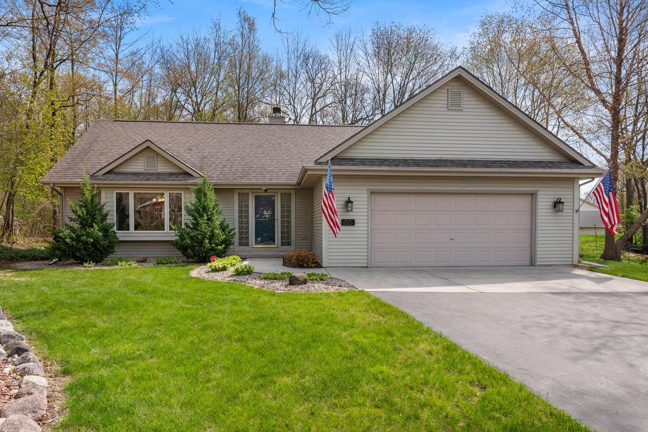 W241N7522 N Woodsview Dr, Sussex, WI 53089