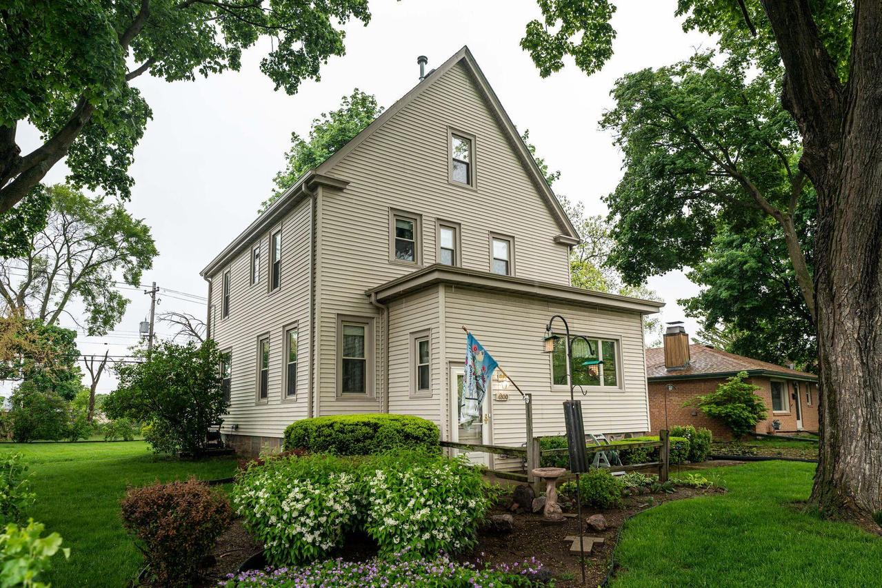 4800 W Midland Dr, Greenfield, WI 53219