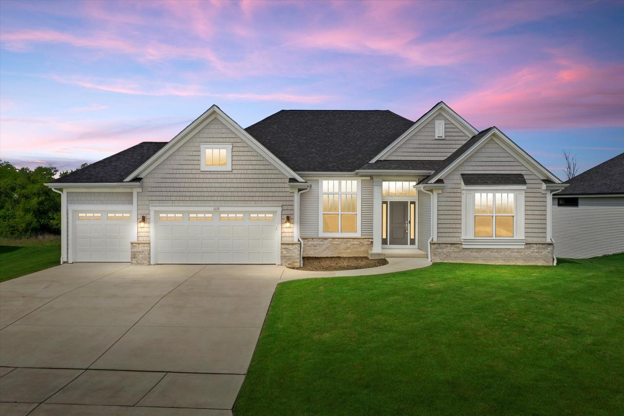 1279 E Hickory Creek, Oak Creek, WI 53154