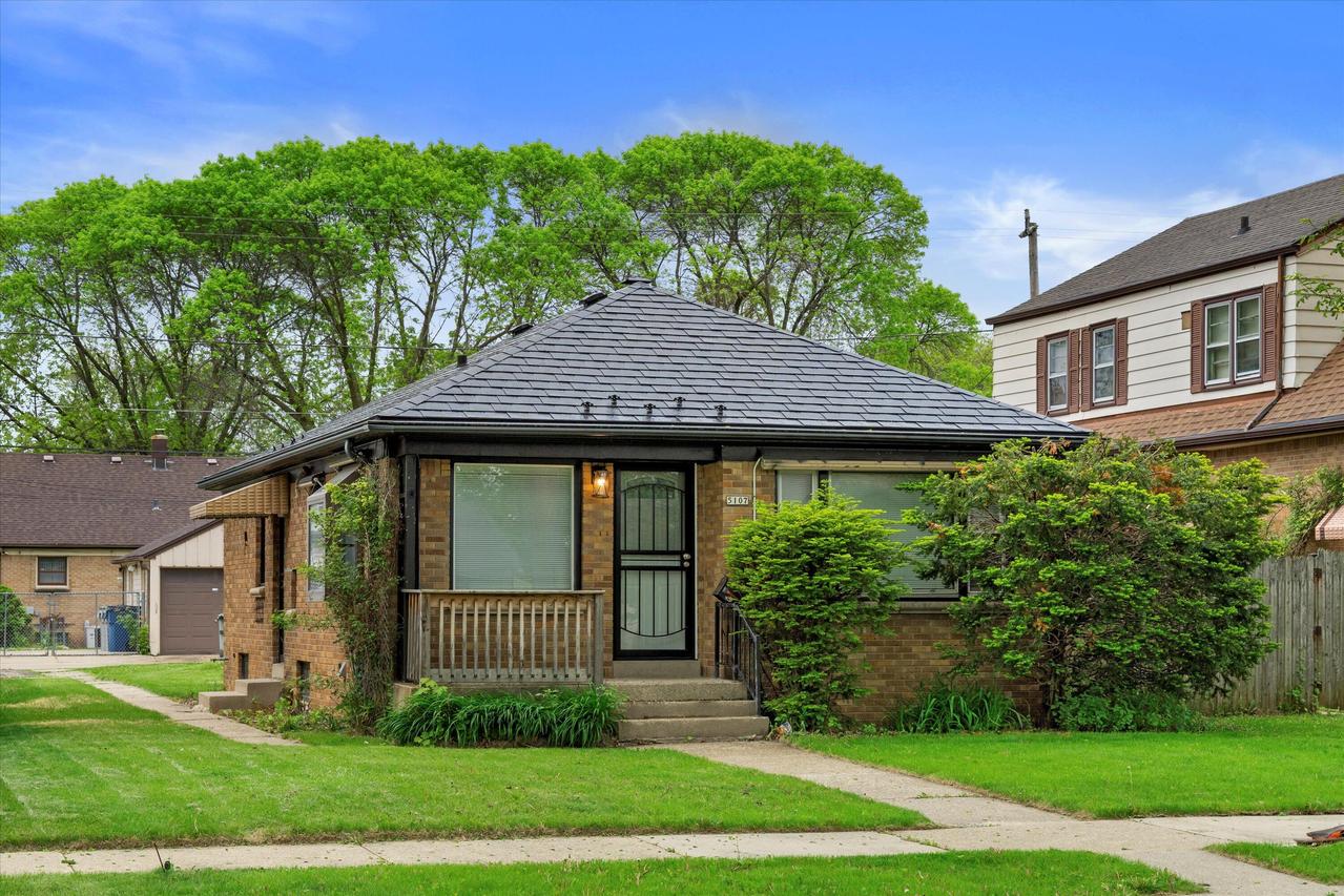 5107 N 24th St, Milwaukee, WI 53209