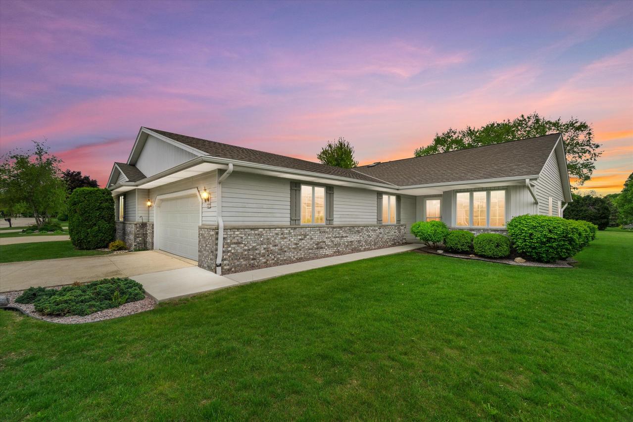 5401 S 45th St, Greenfield, WI 53220