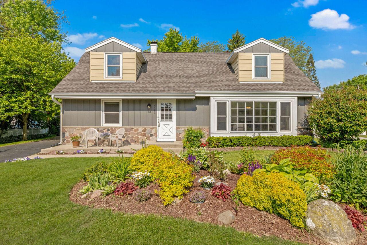 6037 N Elm Tree Rd, Glendale, WI 53217