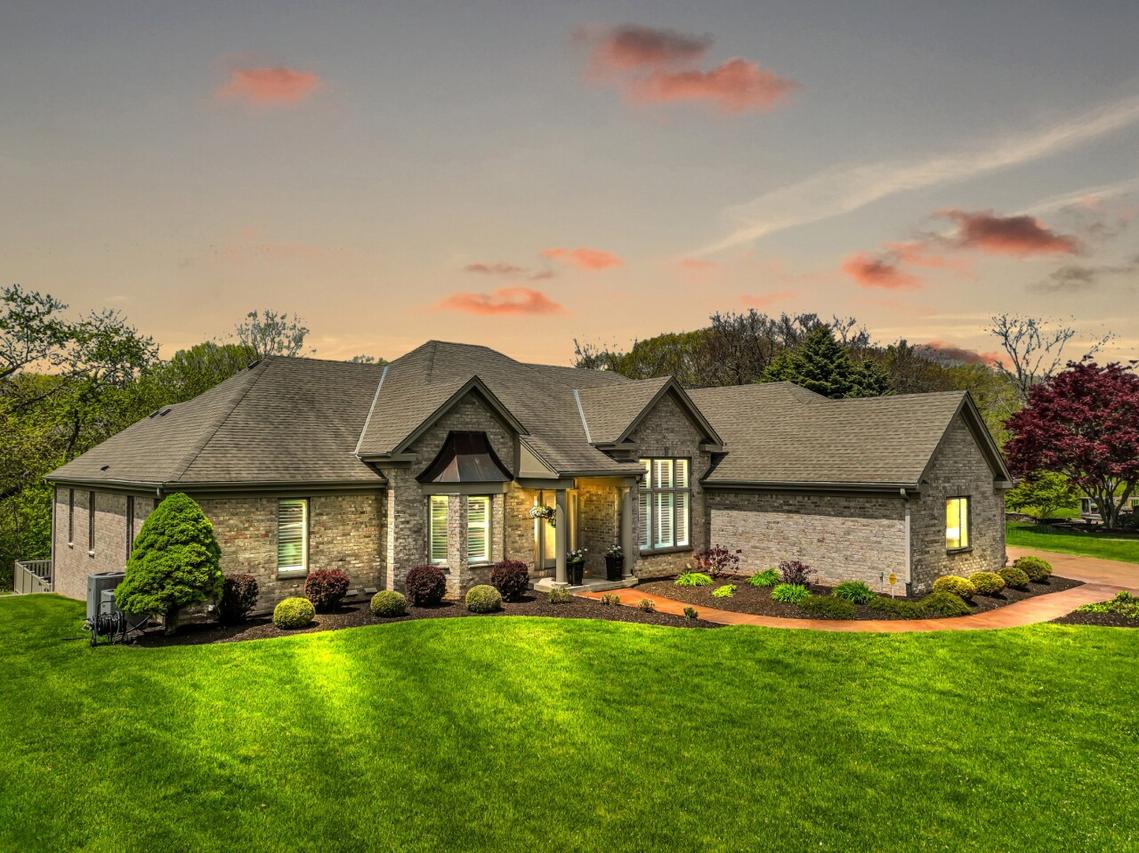 8 Lake Pointe Cir, Wind Point, WI 53402