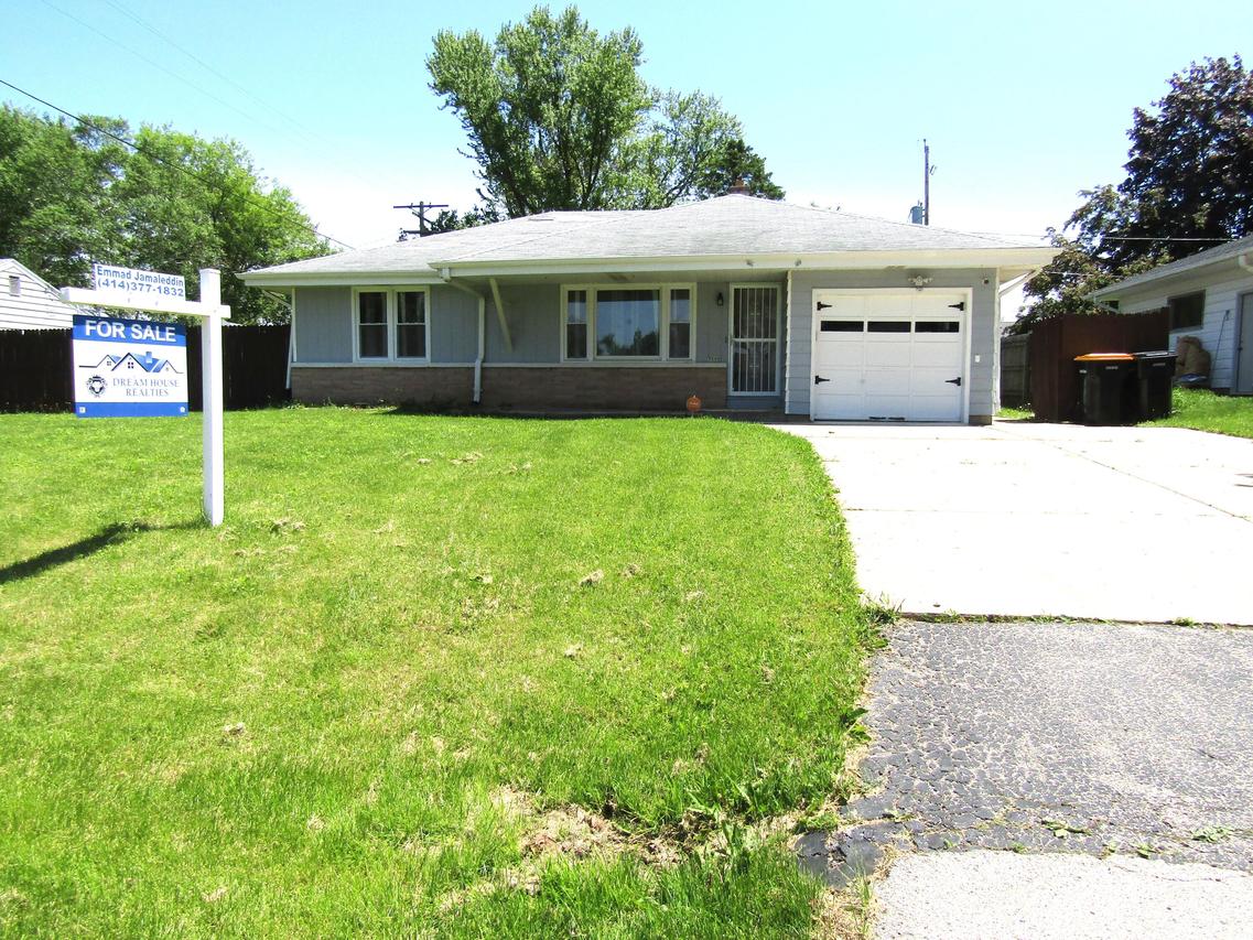 7680 N 44th St, Brown Deer, WI 53223