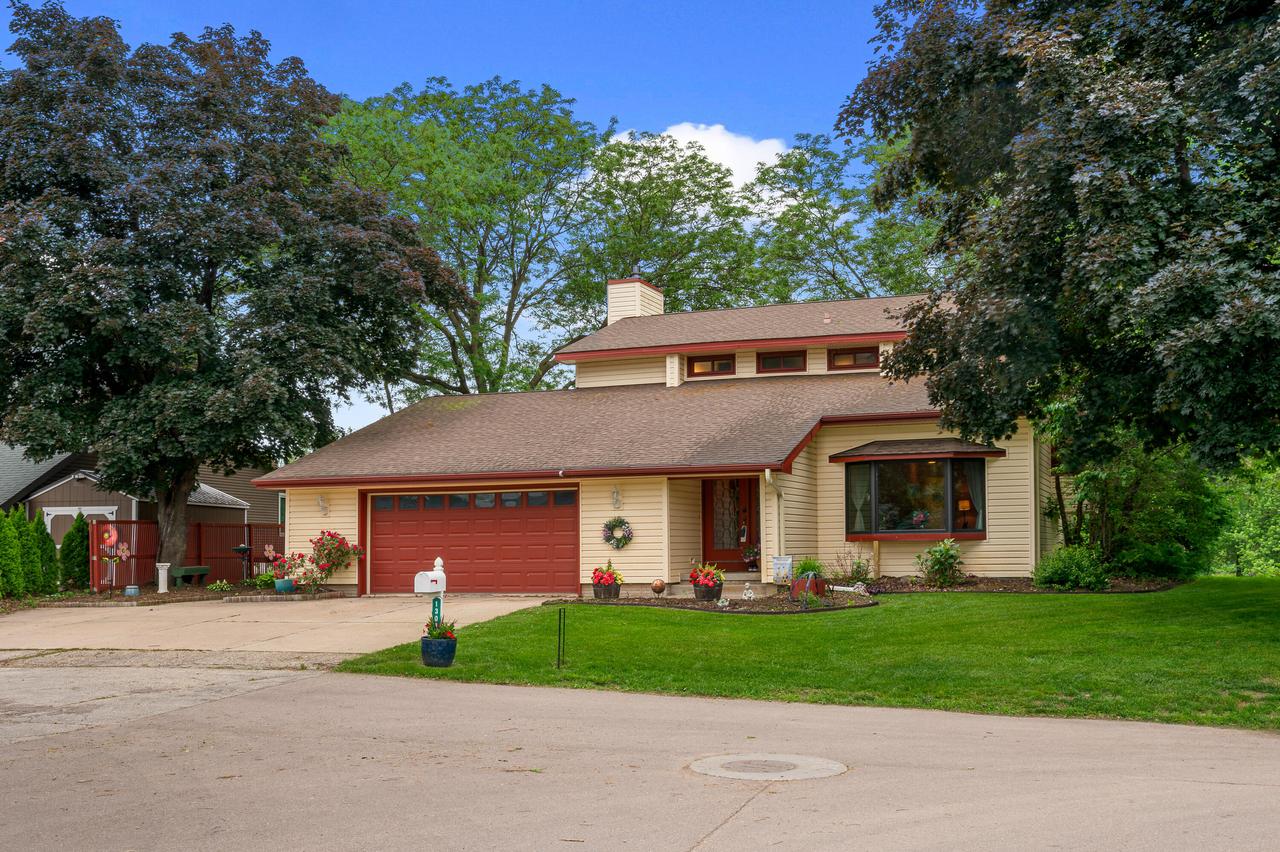 1301 La Crescent, Campbell, WI 54603