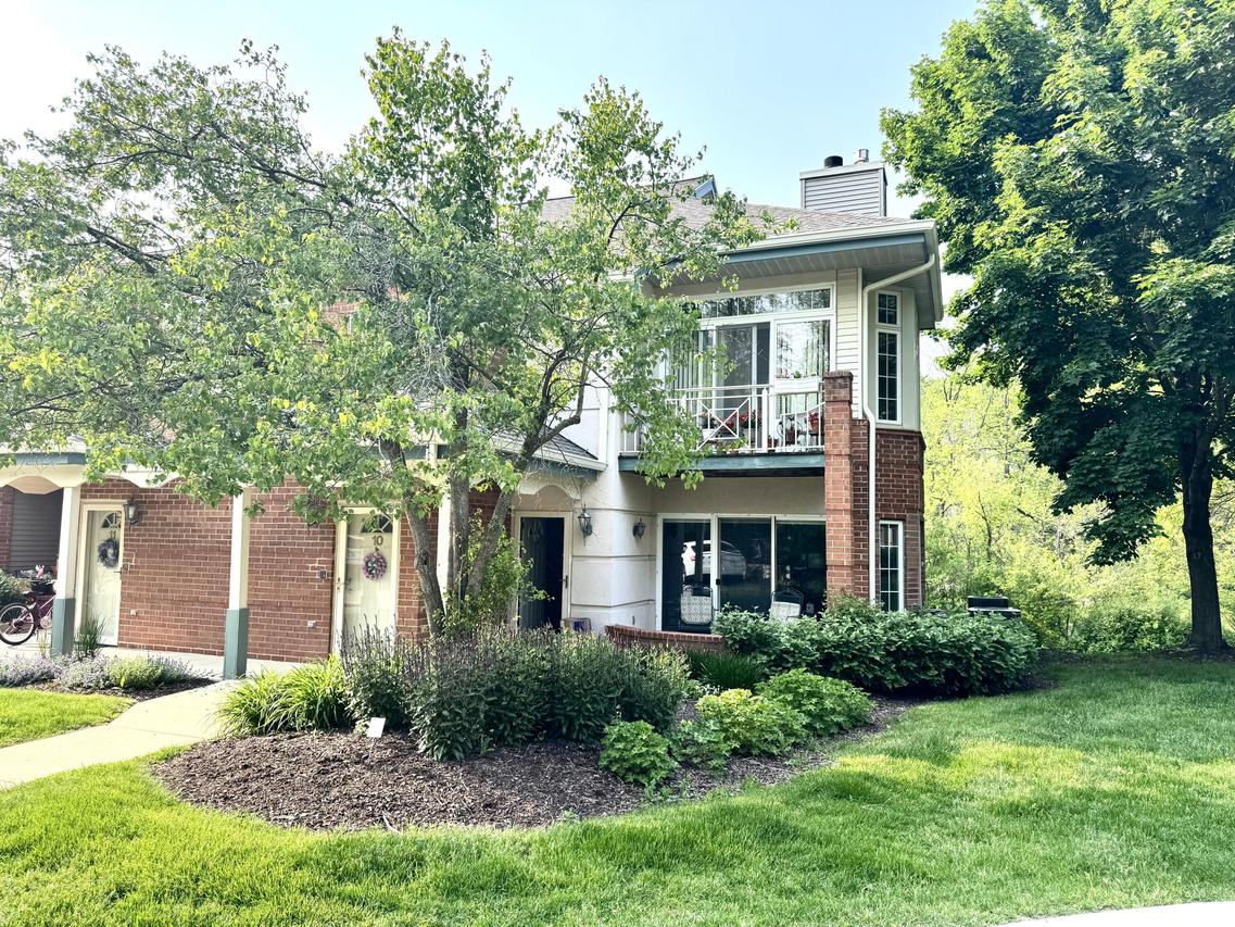 18920 Toldt Woods Dr #10, Brookfield, WI 53045