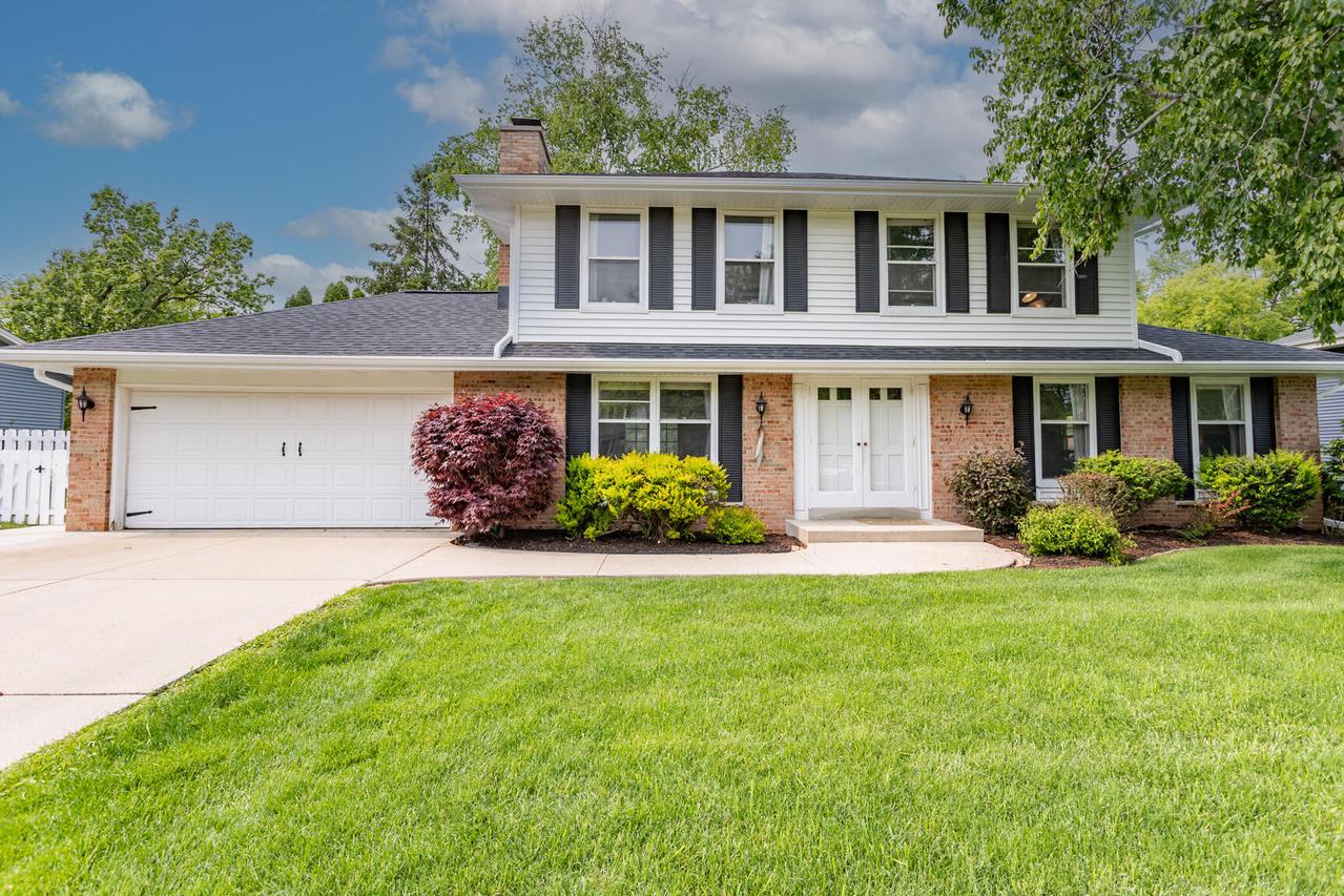 13690 W Wilbur Dr, New Berlin, WI 53151