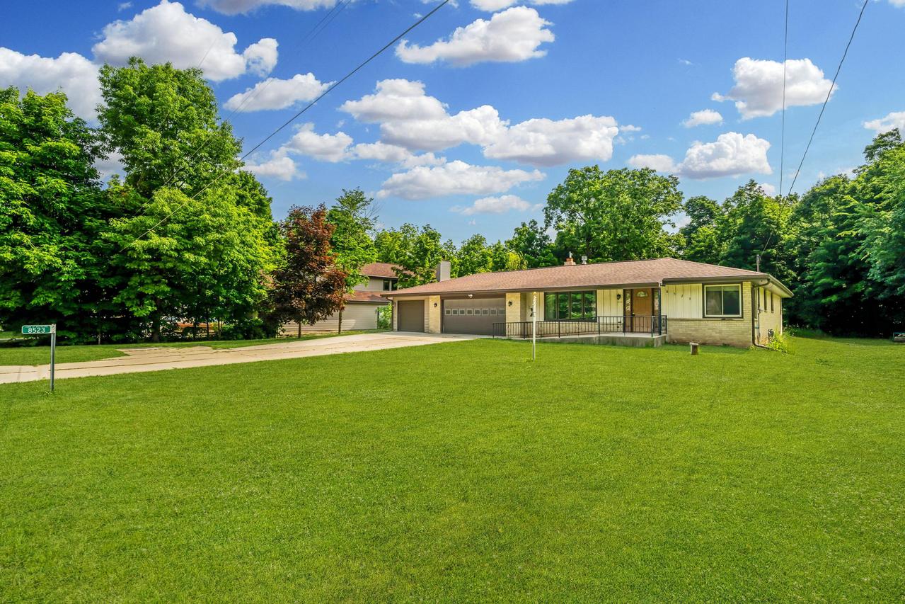8523 Hazel Ln, Waterford, WI 53185
