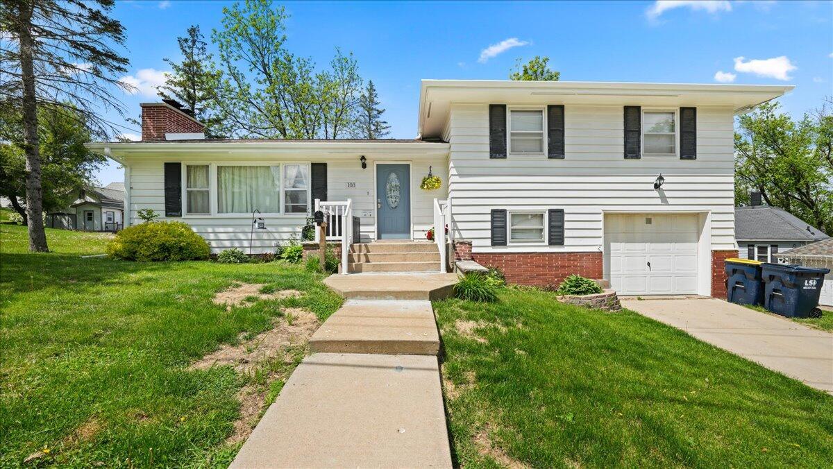 103 Elroy St, Elroy, WI 53929