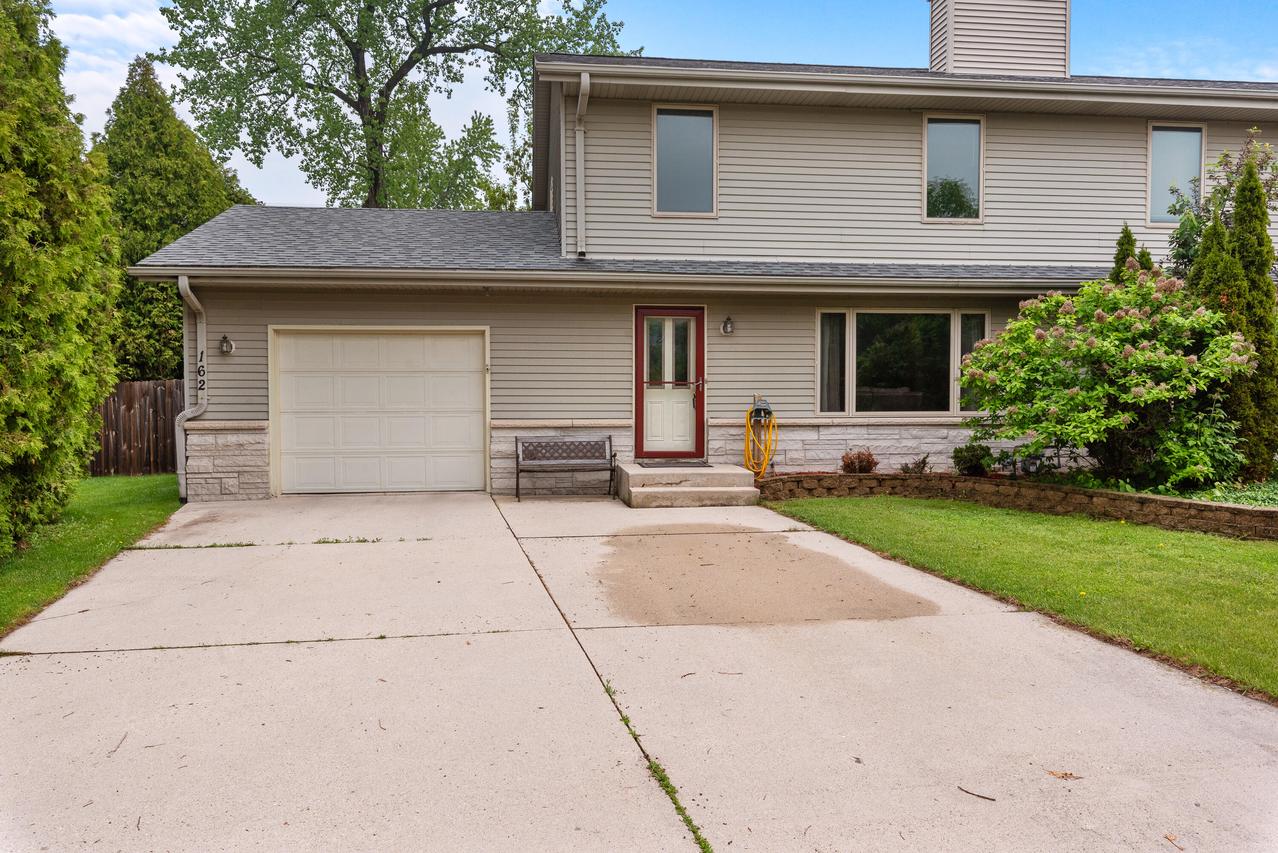 162 Bley Pkwy, Port Washington, WI 53074
