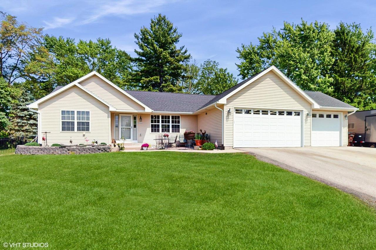 N1464 Manor Ter, Bloomfield, WI 53147