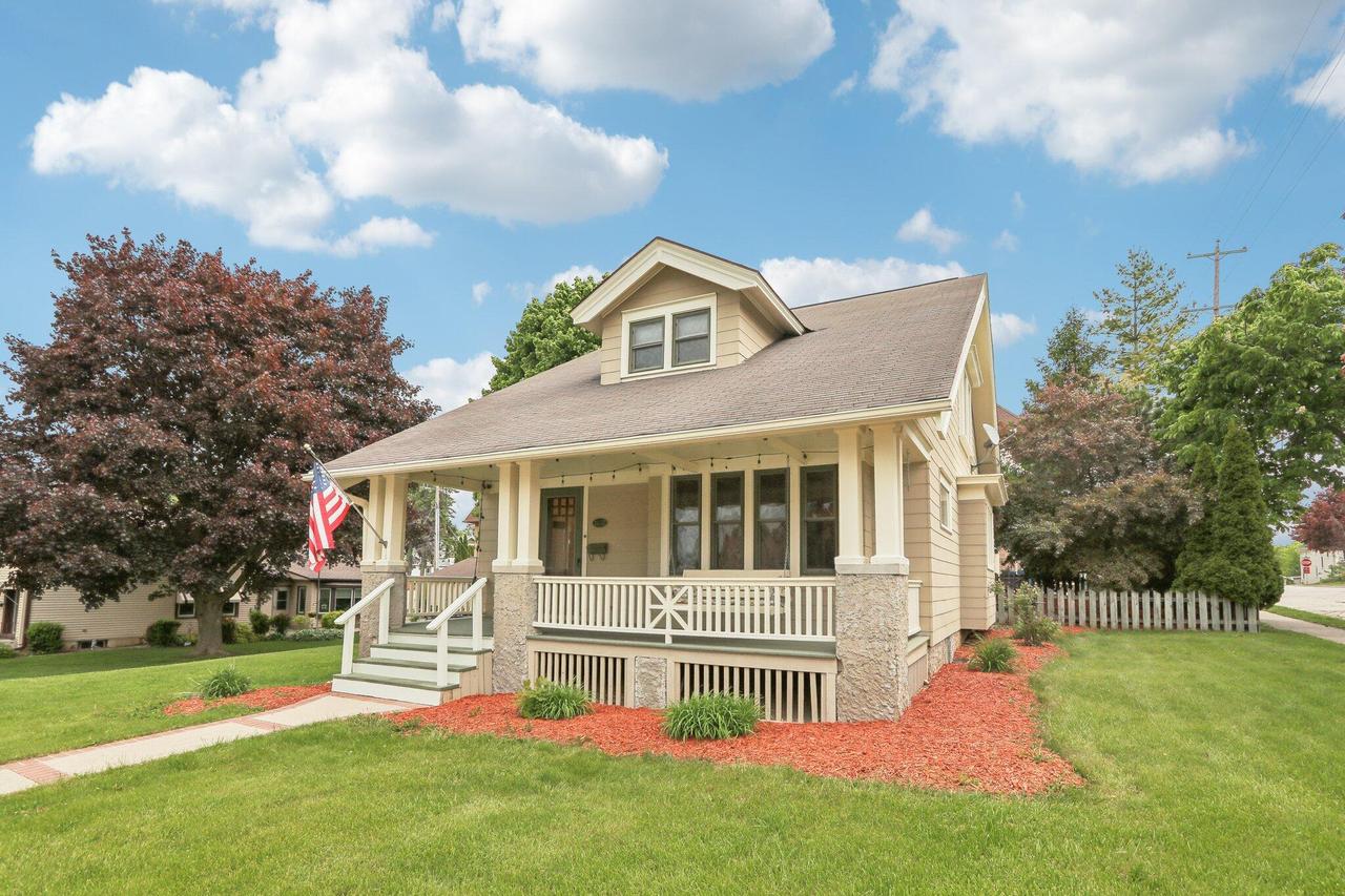 1432 12th Ave, Grafton, WI 53024