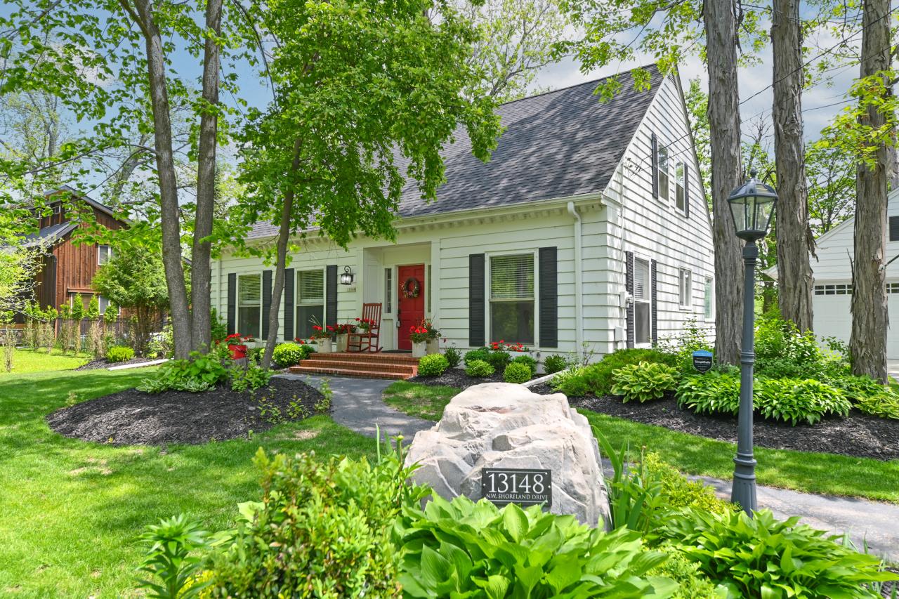 13148 N West Shoreland Dr, Mequon, WI 53097
