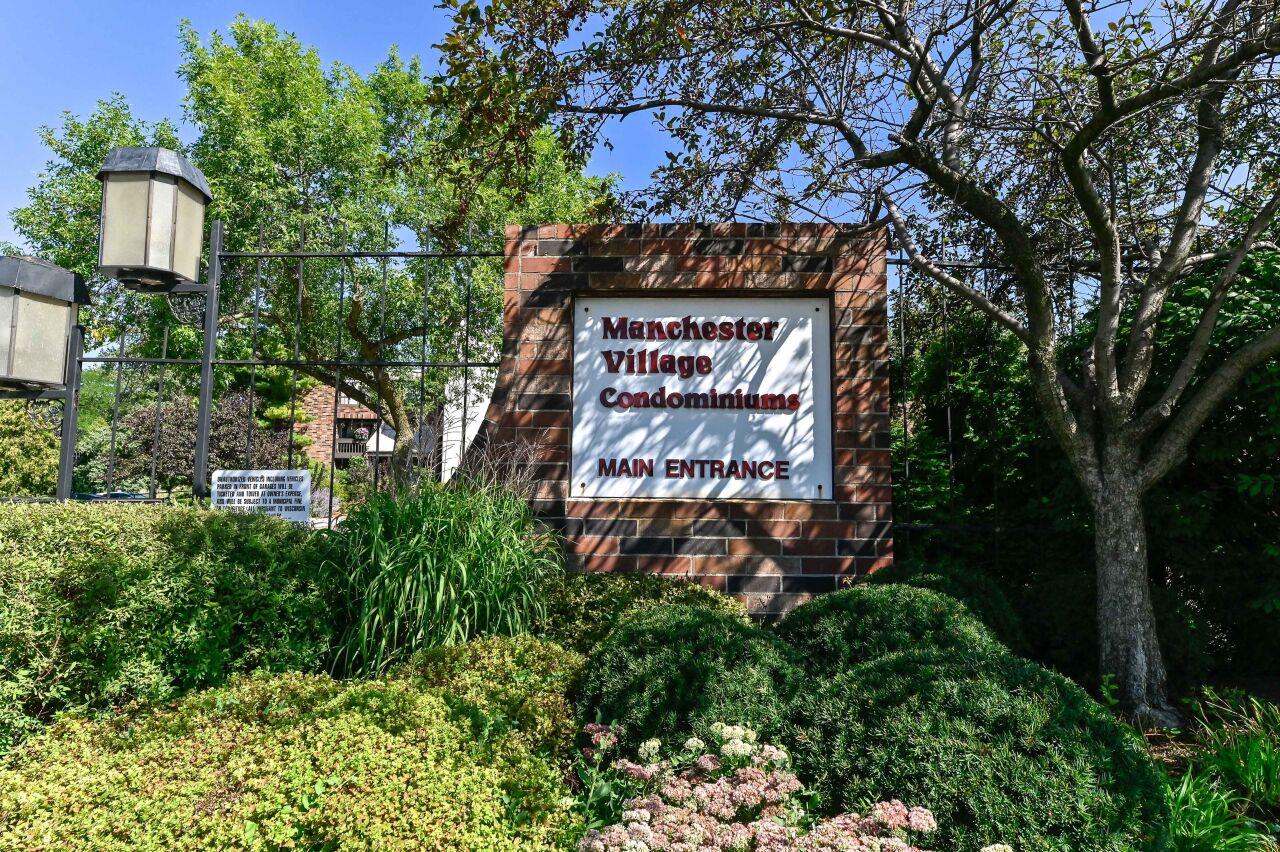 2260 W Good Hope Rd #129, Glendale, WI 53209