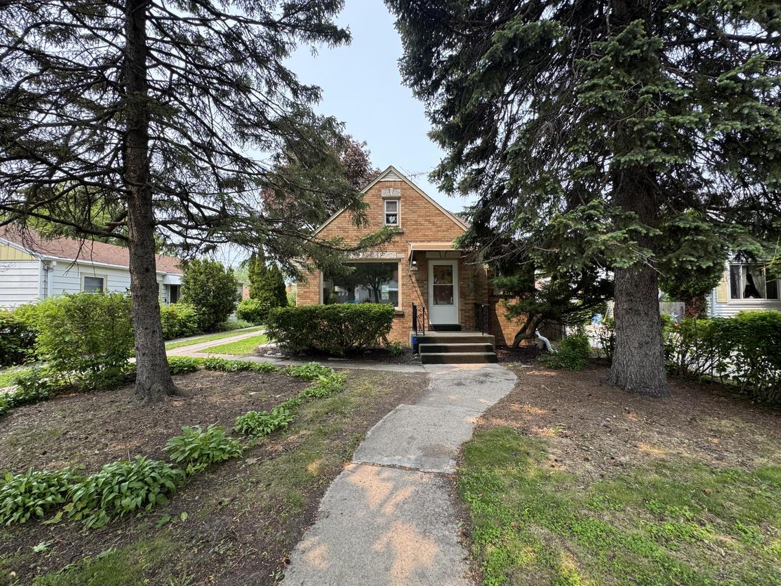 3667 S 21st St, Milwaukee, WI 53221