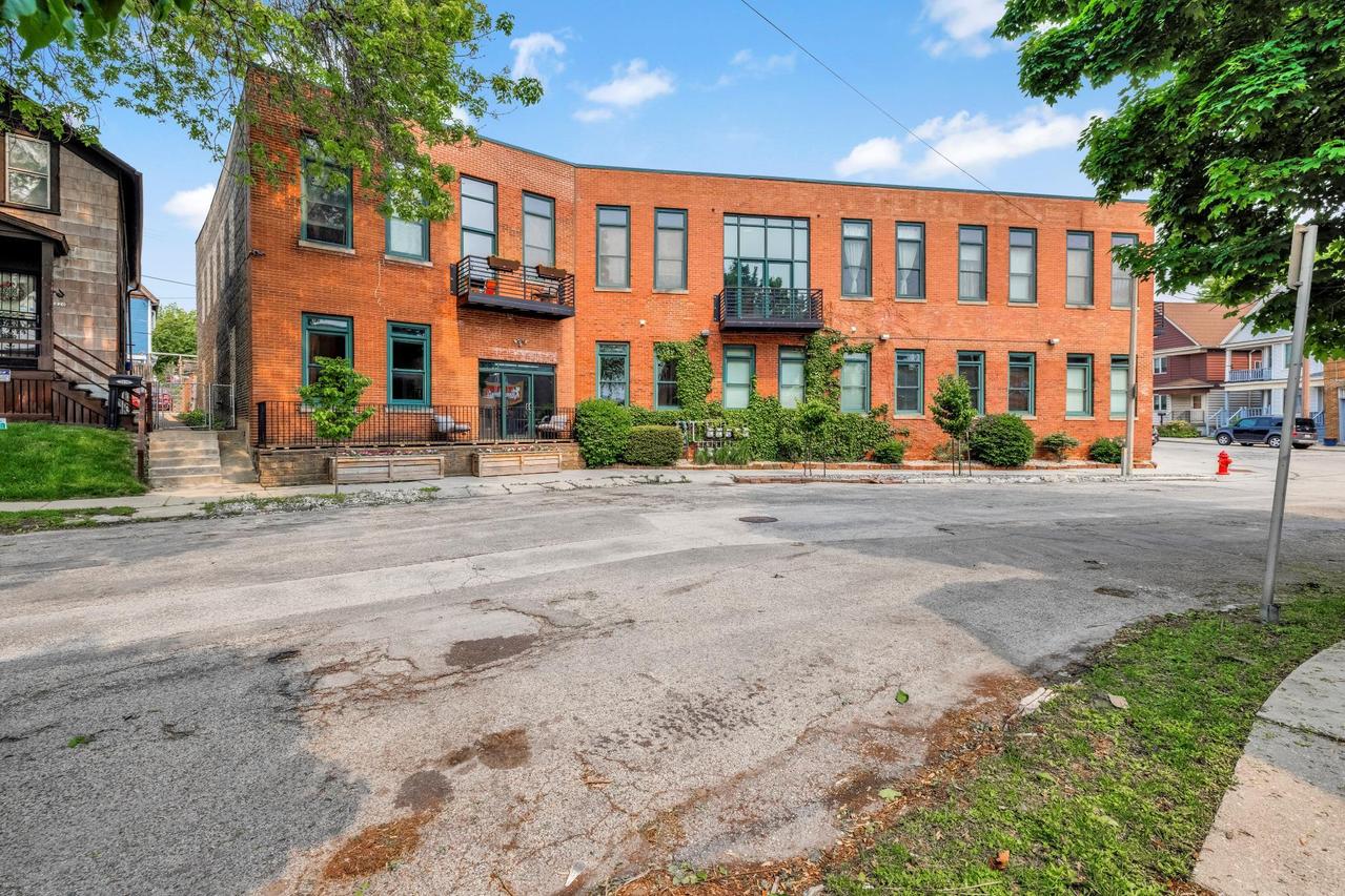 306 E Lincoln Ave #4, Milwaukee, WI 53207