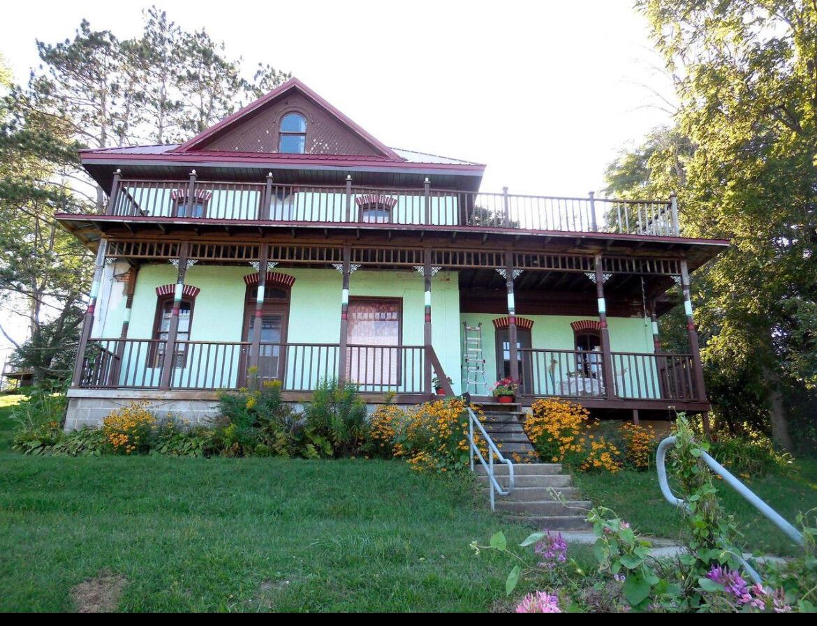 113 S Main St, Elroy, WI 53929