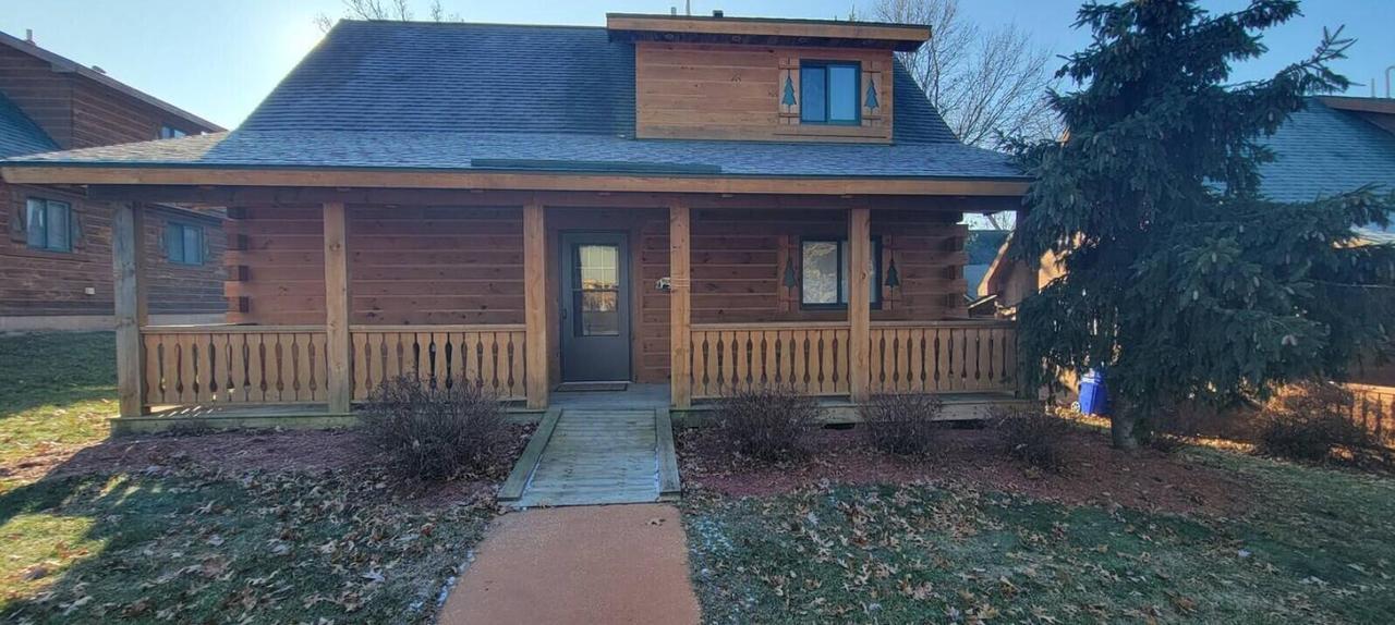 716 Skatepark Ct, Warrens, WI 54666