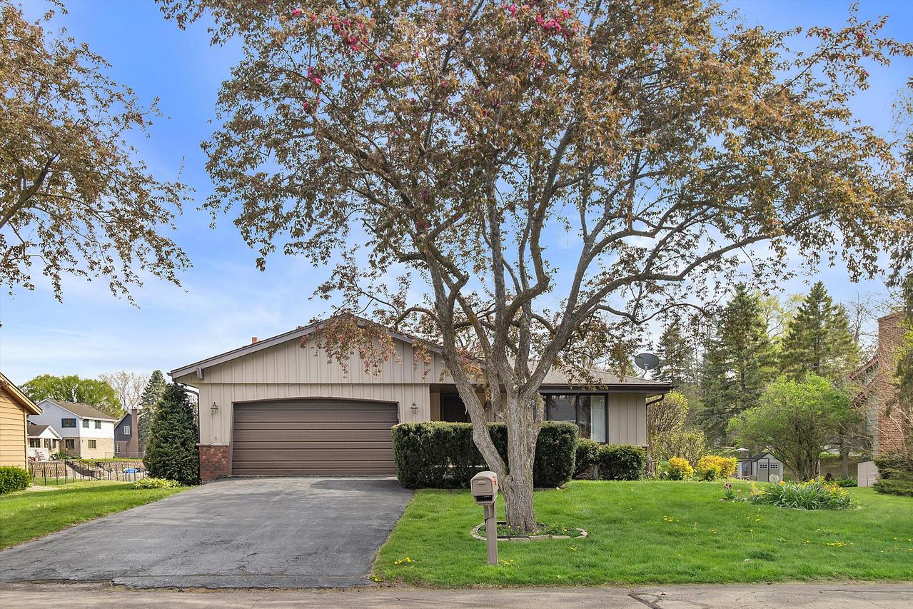 3523 Waterbury Ln, Racine, WI 53403