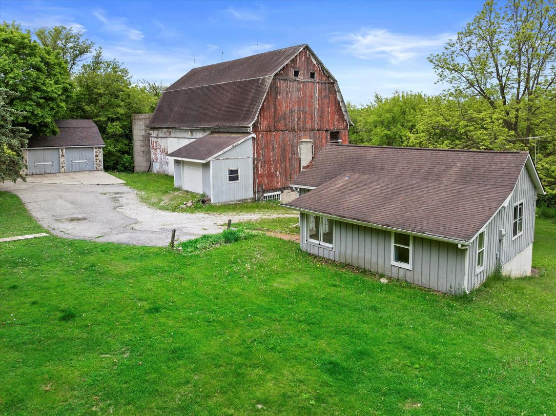 794 Emerald Dr, Erin, WI 53027