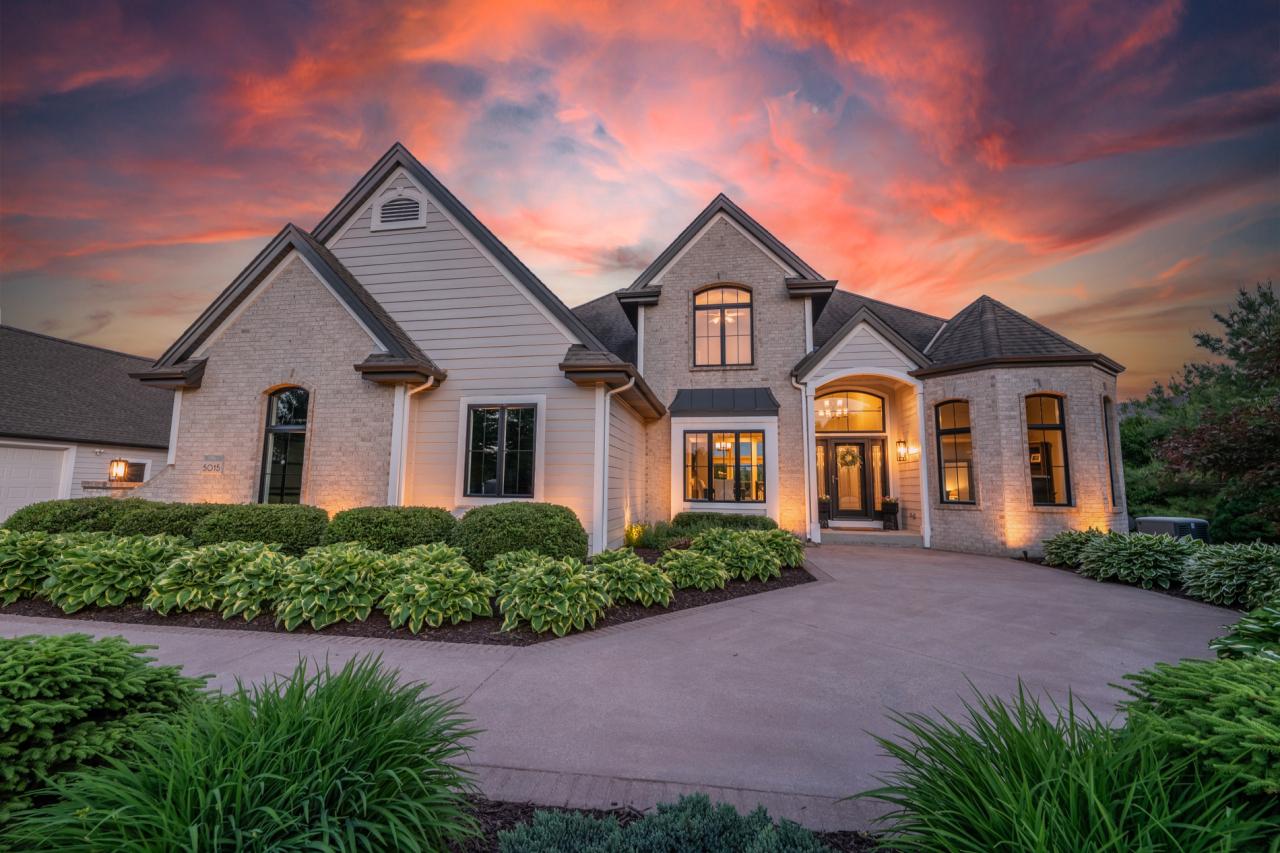 5015 Joshua Dr, Wayne, WI 53090