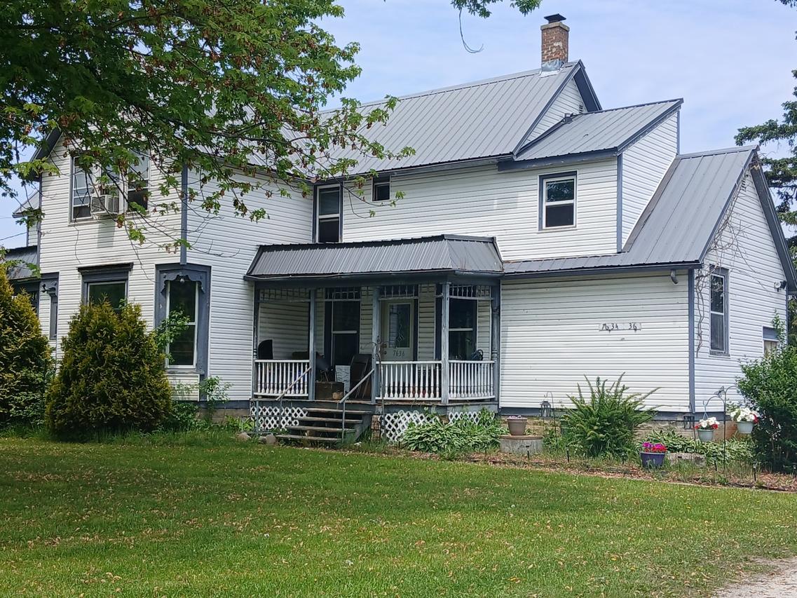 7634 6 Mile Rd, Caledonia, WI 53126