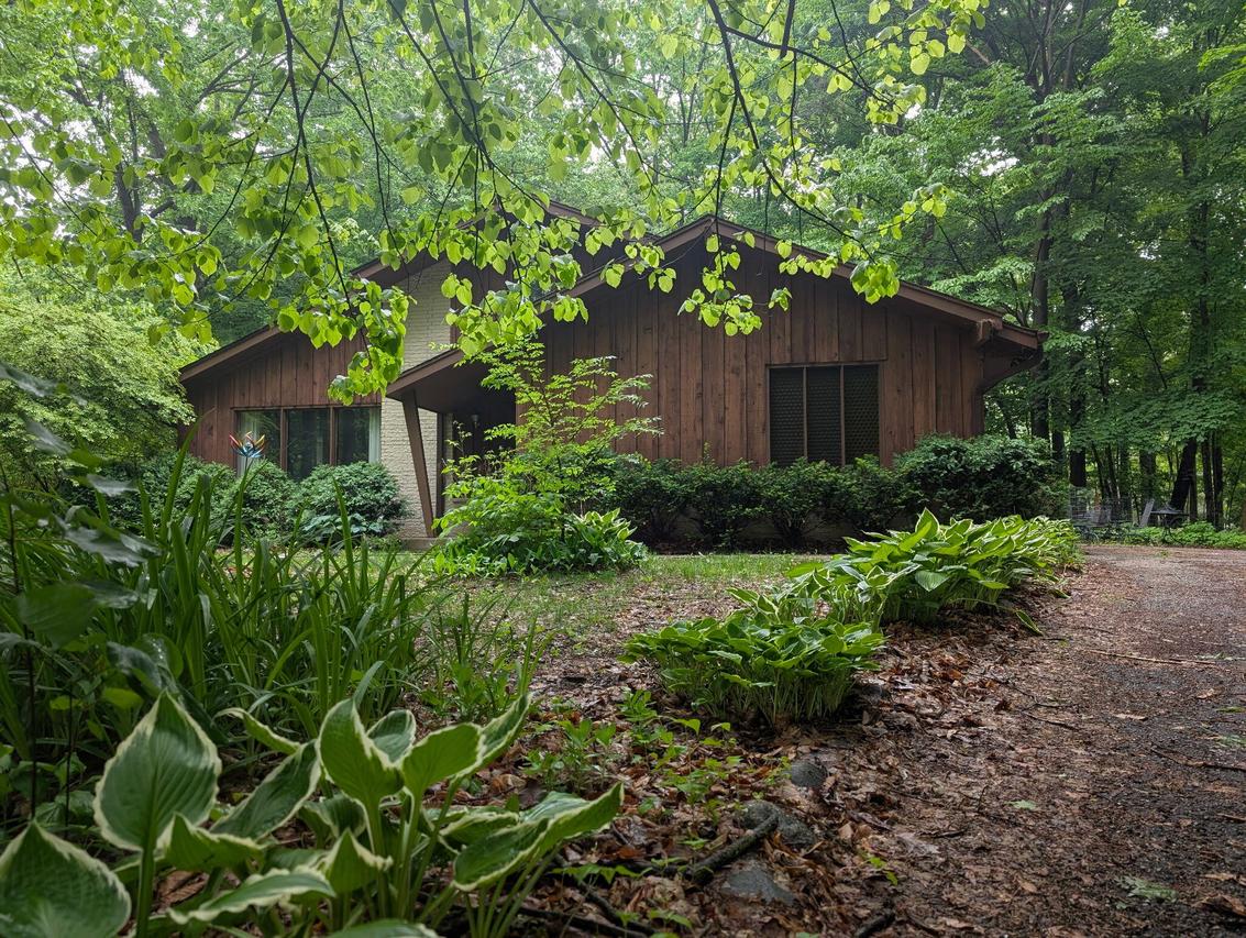 W209N13470 Robinhood Dr, Germantown, WI 53076