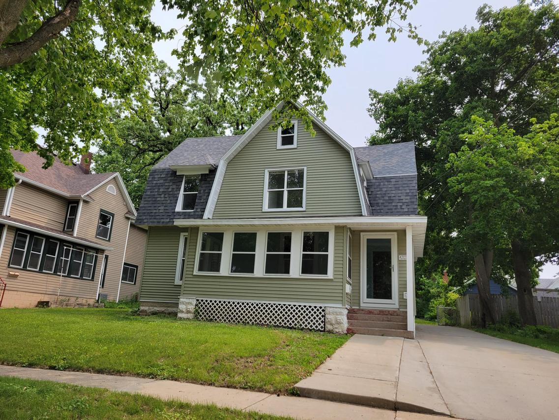 309 N 5th St, Delavan, WI 53115
