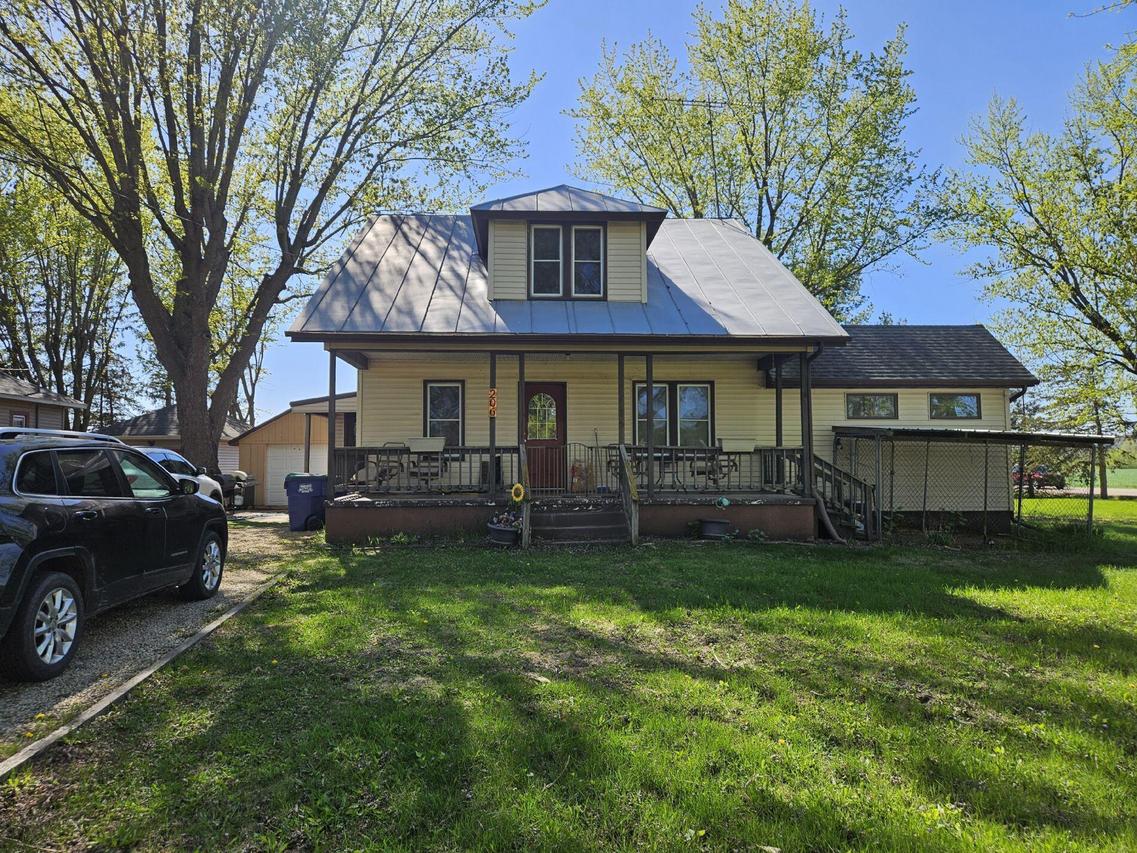 206 N Oak St, Rockland, WI 54653