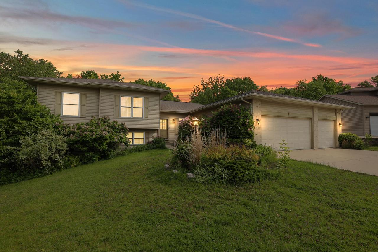 2432 Forest Hill, Waukesha, WI 53188