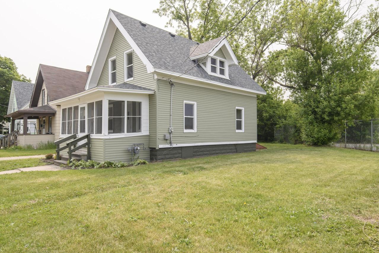 912 Harvey St, Beloit, WI 53511