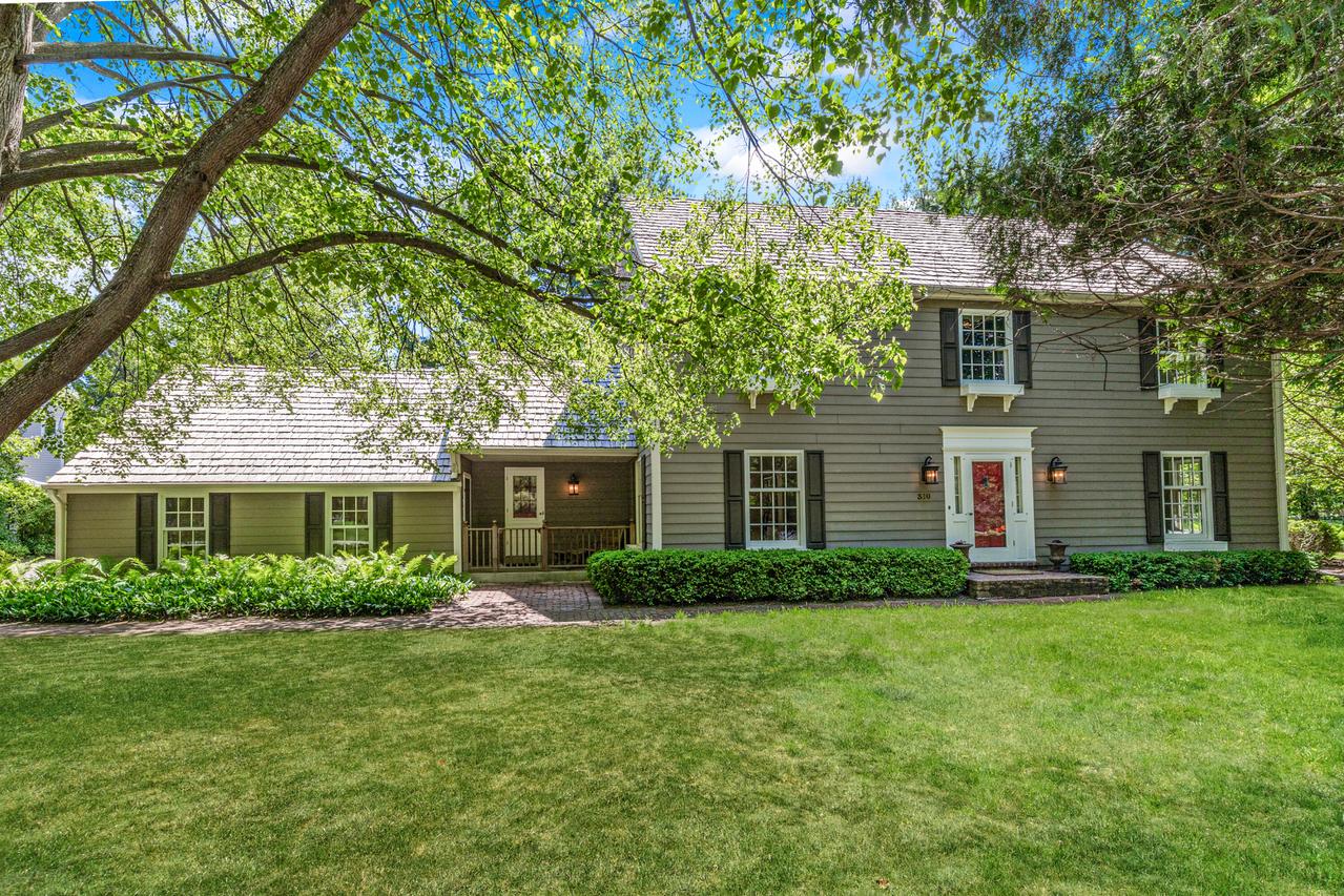 310 White Pine Rd, Delafield, WI 53018