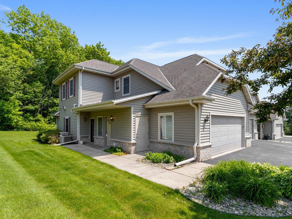 954 Autumn Ridge, Hartford, WI 53027
