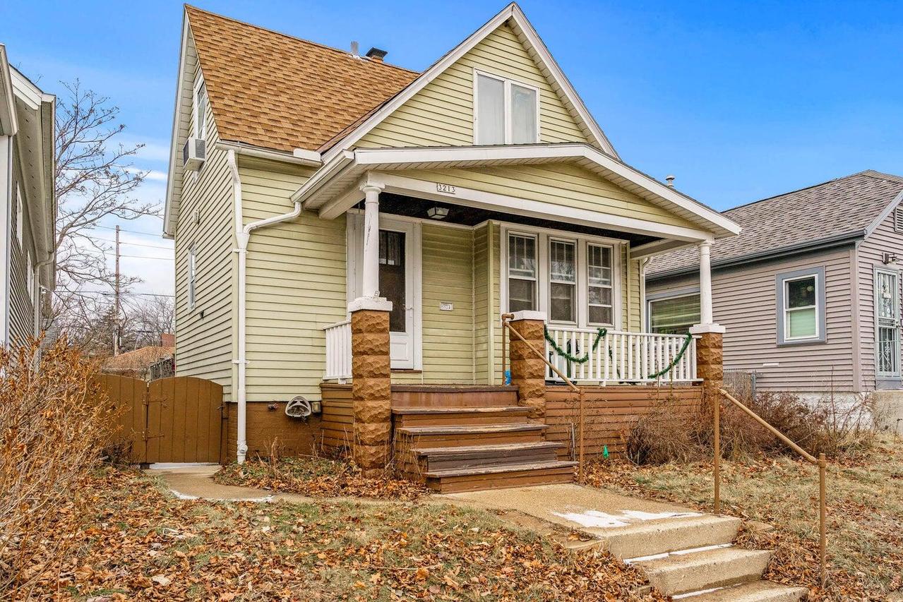 3213 N Dousman St, Milwaukee, WI 53212