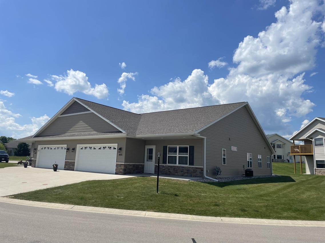 805 Prairie Gdns, Kewaskum, WI 53040